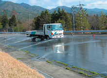 クレフィール湖東での安全運転研修